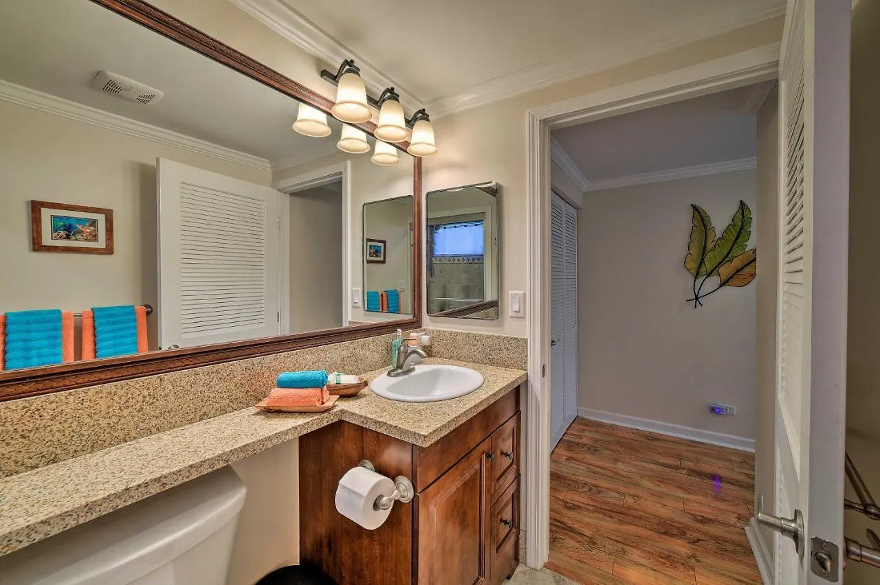 Downtown Air Conditioned Condo Walk To Beaches Kailua-Kona 0*,  United States