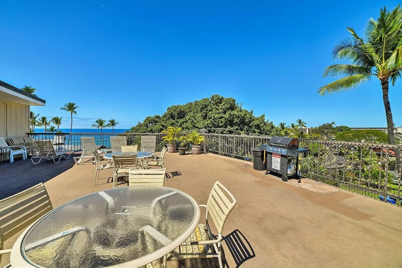Downtown Air Conditioned Condo Walk To Beaches Kailua-Kona